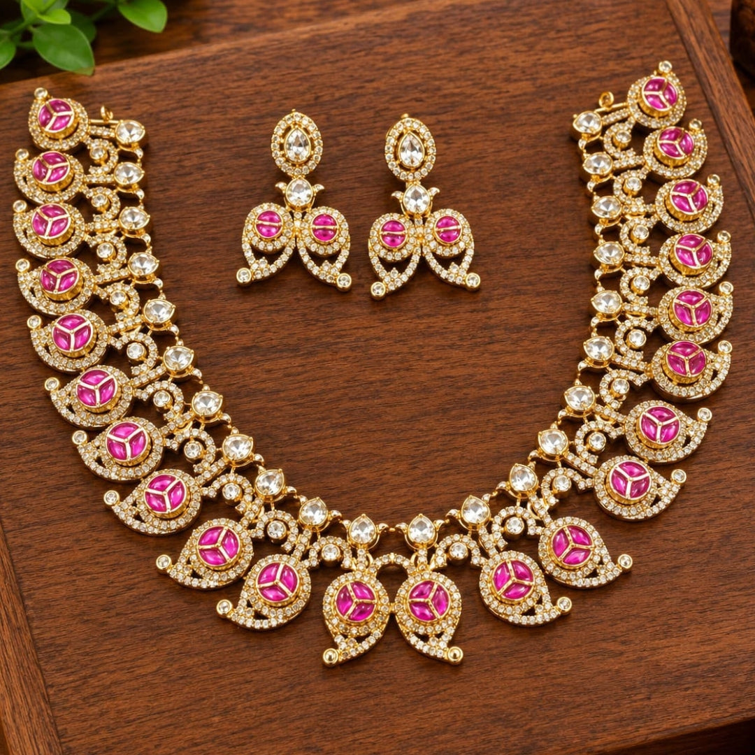 Paisley Design Choker Set